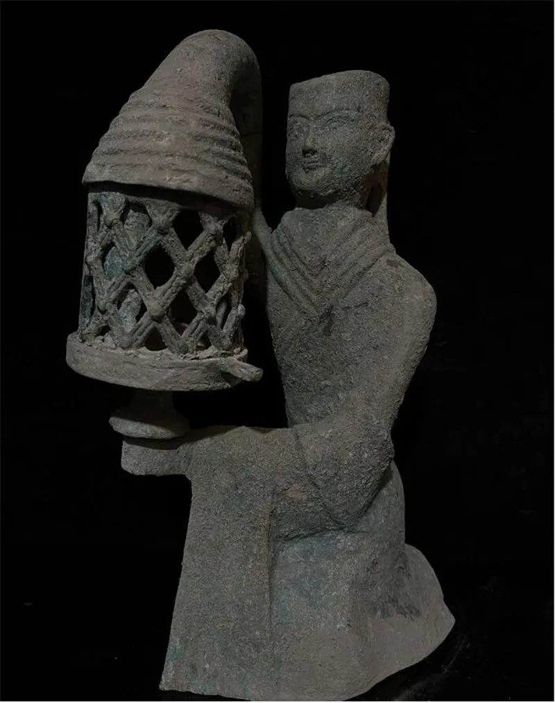 Chinese Ancient Dynasty Bronze patina kneeling person Palace lantern collection crafts statue