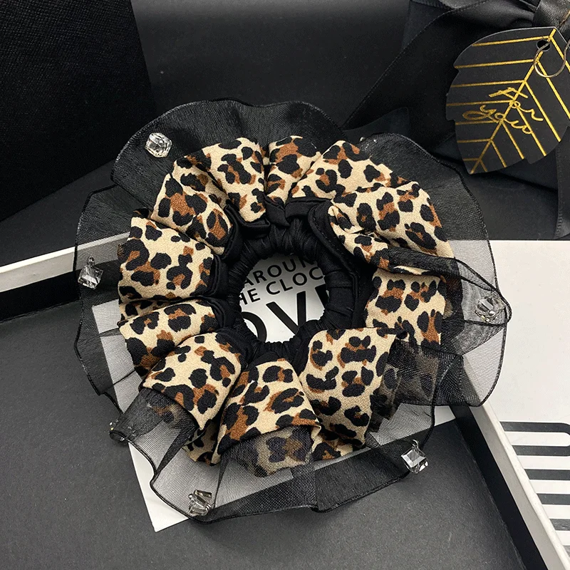 

Elegant leopard print mesh pendant hairband with a large loop, vintage style, niche fashion, hair tie, elastic hairband, floral