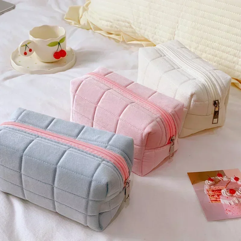 Makeup Bag Large Capacity Women\'s Plush Purse Pencil Case Cute Student Storage Bag Soft Travel Cosmetic Bag Organizer Pouch