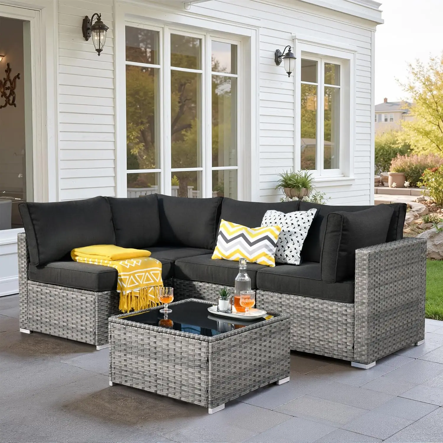 

Уличный комплект из 5 предметов: плетеный секционный диван с устойчивыми к погодным условиям подушками, L-образный журнальный столик для двора, веранды, сада, бассейна, на заказ