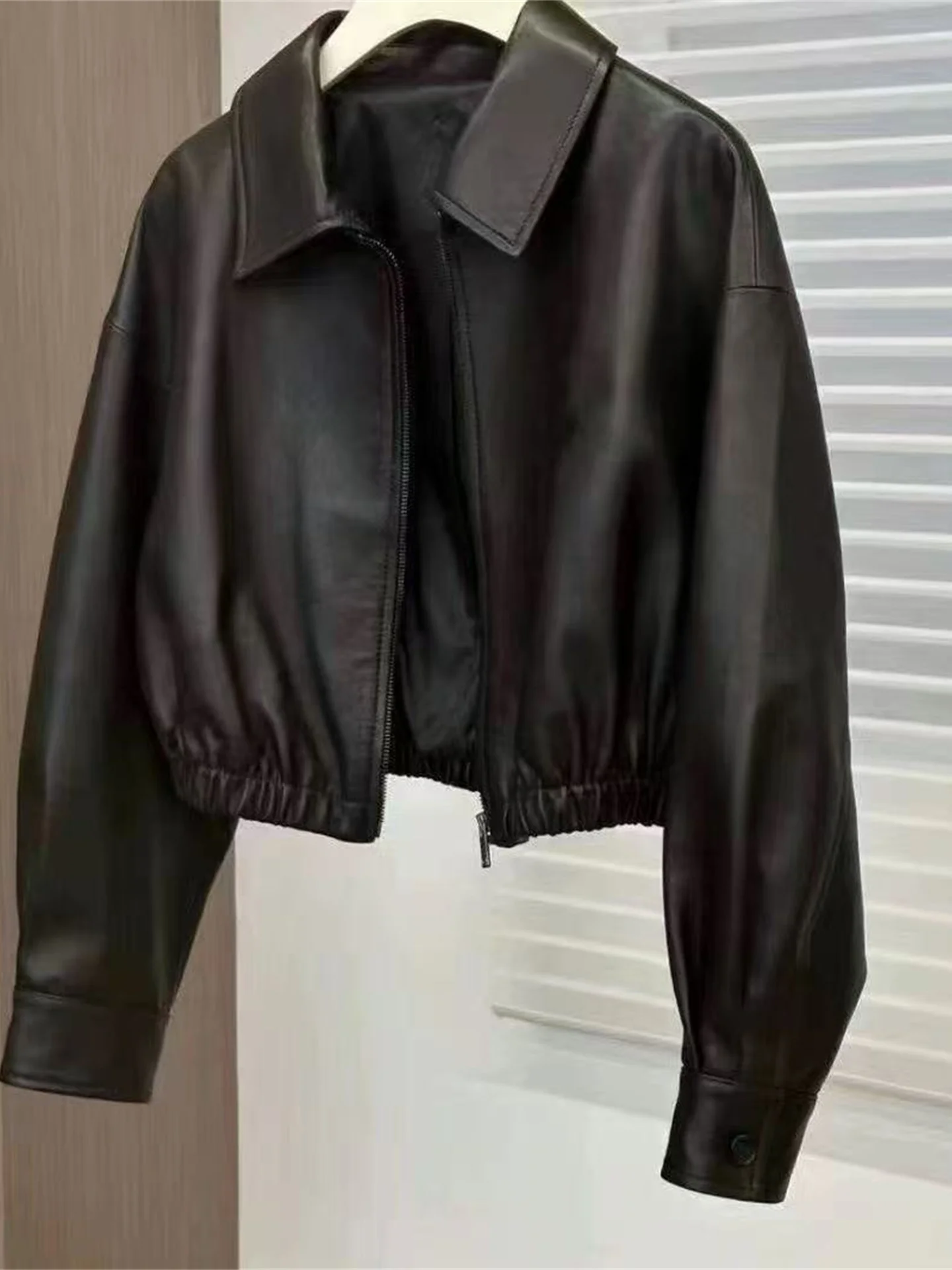 

Женский джерт из мягкой кожи Bla, весна-осень, новинка 2025 года, мотоциклетный джерт на молнии с квадратным воротником