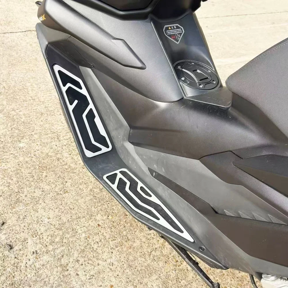 【Quality】Stainless steel foot pedals for ZONTES 150X motorcycle modification - hollowed-out, non-slip, and wear-resistant.