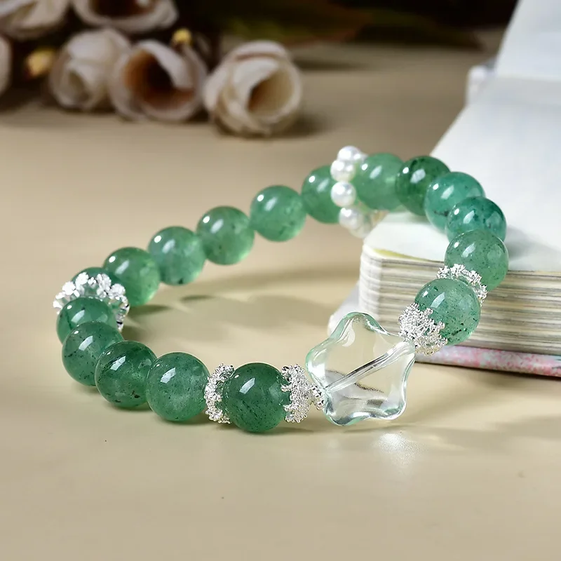 

Natural Green Strawberry Crystal Bracelet, Women's Fresh and Fashionable Light Luxury Necklace, Gift
