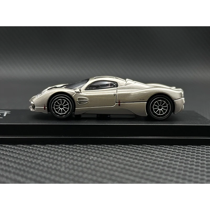 CM 1:64 Utopia Champagne Gold Magnetic Detachable Hood Diecast Car Model