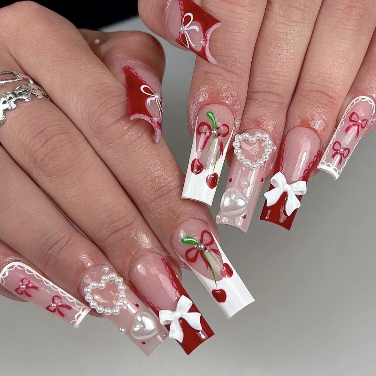

Press On Nails Long Water Pipe French False Nails Sweet Cherry Pearl Fake Nails 3D Diamond Bow Design Artificial Nail Tips 24PCS