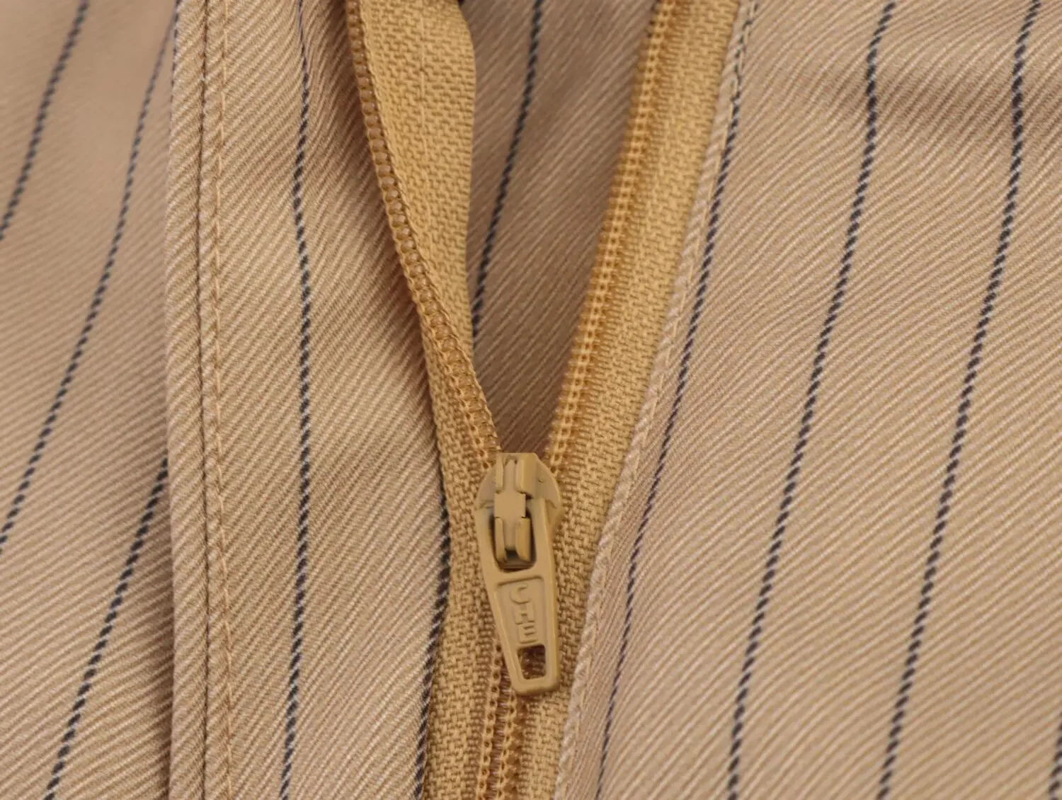 ملابس نسائية جديدة لطيفة على الطراز الأوروبي والأمريكي، سراويل مستقيمة فضفاضة مخططة من الكتان