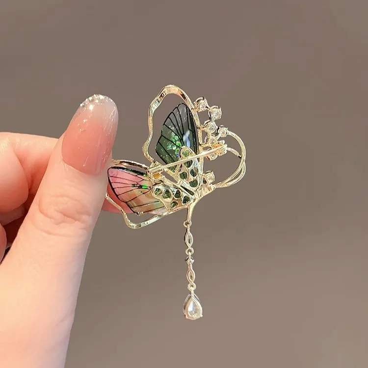 New high-level Emerald translucent insect tassel butterfly brooch niche personality women Fashion accessory