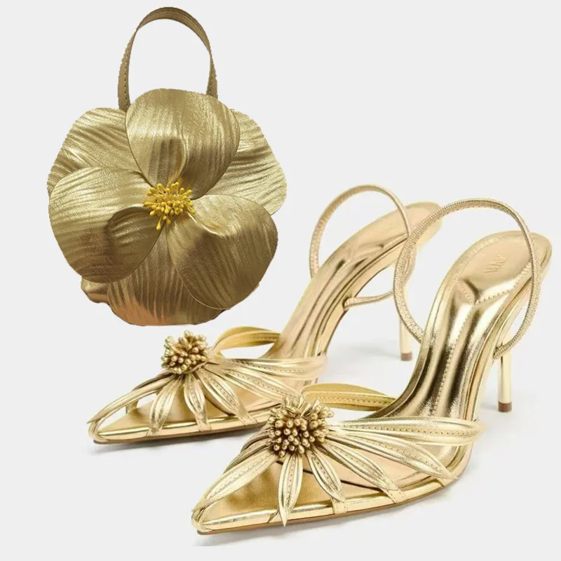 

Новые летние женские туфли на высоком каблуке 2026 года: сексуальные босоножки-стилеты с металлическим цветочным декором и набором сумок с объемными цветочными лепестками