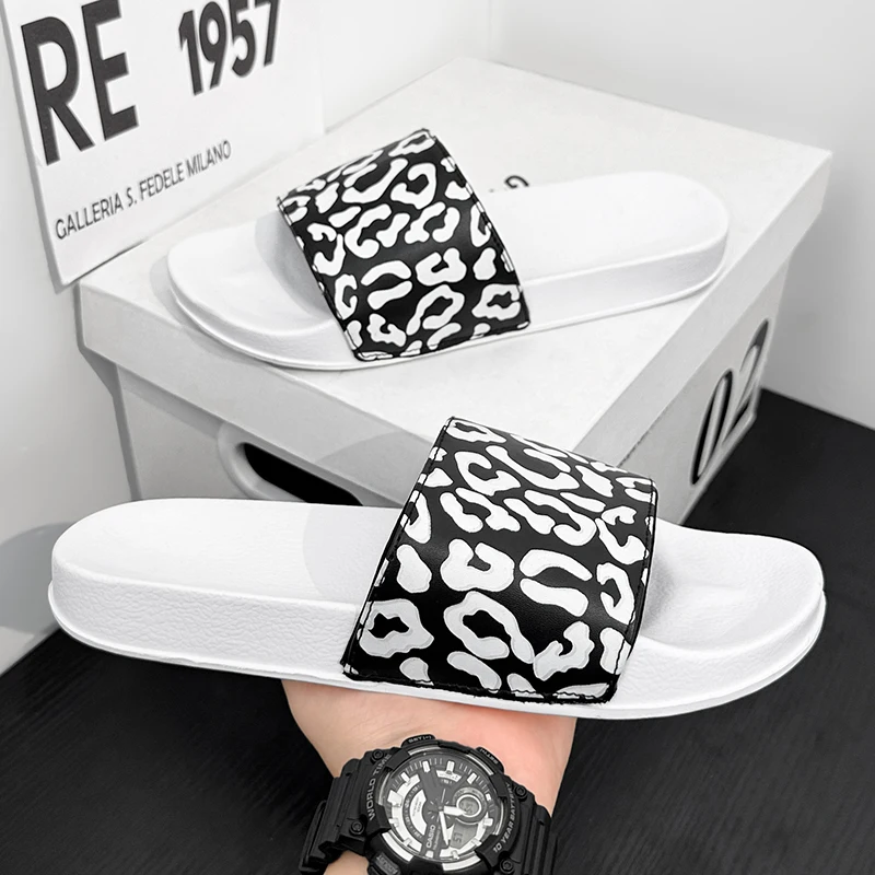 

2025 Fashion Men's Rubber Slippers Sale Indoor House Slippers Man Summer Beach Shoes Luxury Mens Slides Slipper Women Sandals