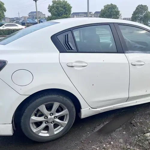 Imagen 2 del producto Par de cubiertas de persiana de cuarto de ventana trasera de coche para Mazda 3 2009-2013, pegatina embellecedora, pala de ventilación, accesorios de carbono ABS para coche