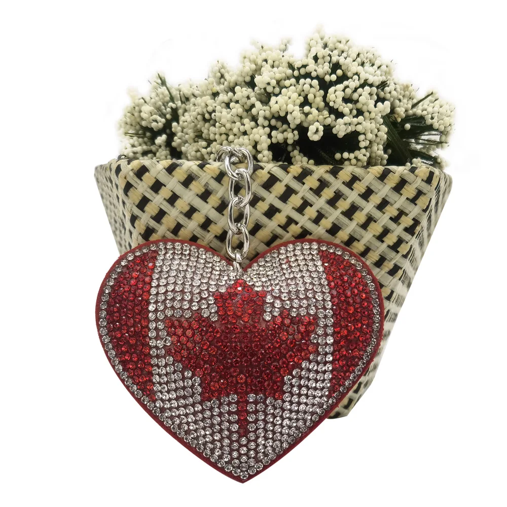 Creative Full Crystal Rhinestone National Flag Heart of Canada Keychain  Women\'s Bags Decoration Accessories Cute Pendants