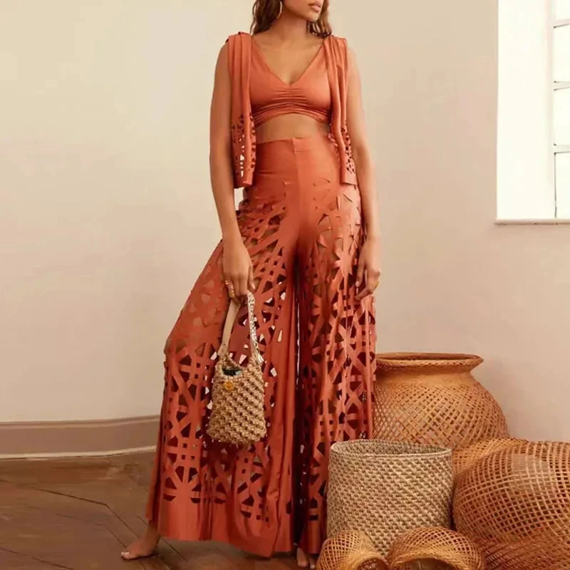 

Новые летние женские купальники: сексуальный комплект из 3 предметов с V-образным вырезом, топом-халтером и брюками с вырезами, однотонные повседневные пляжные комплекты для отпуска