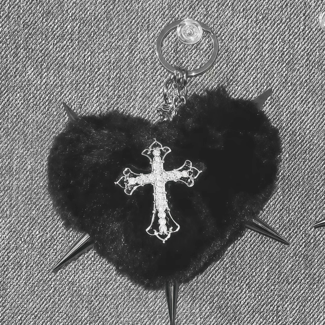 2026 Neu Punk Leopardenmuster Nieten Kreuz Schlüsselanhänger Punk Cool Rock Herz Taschen-Schlüssel-Dekoration Accessoires Goth – Detail 3