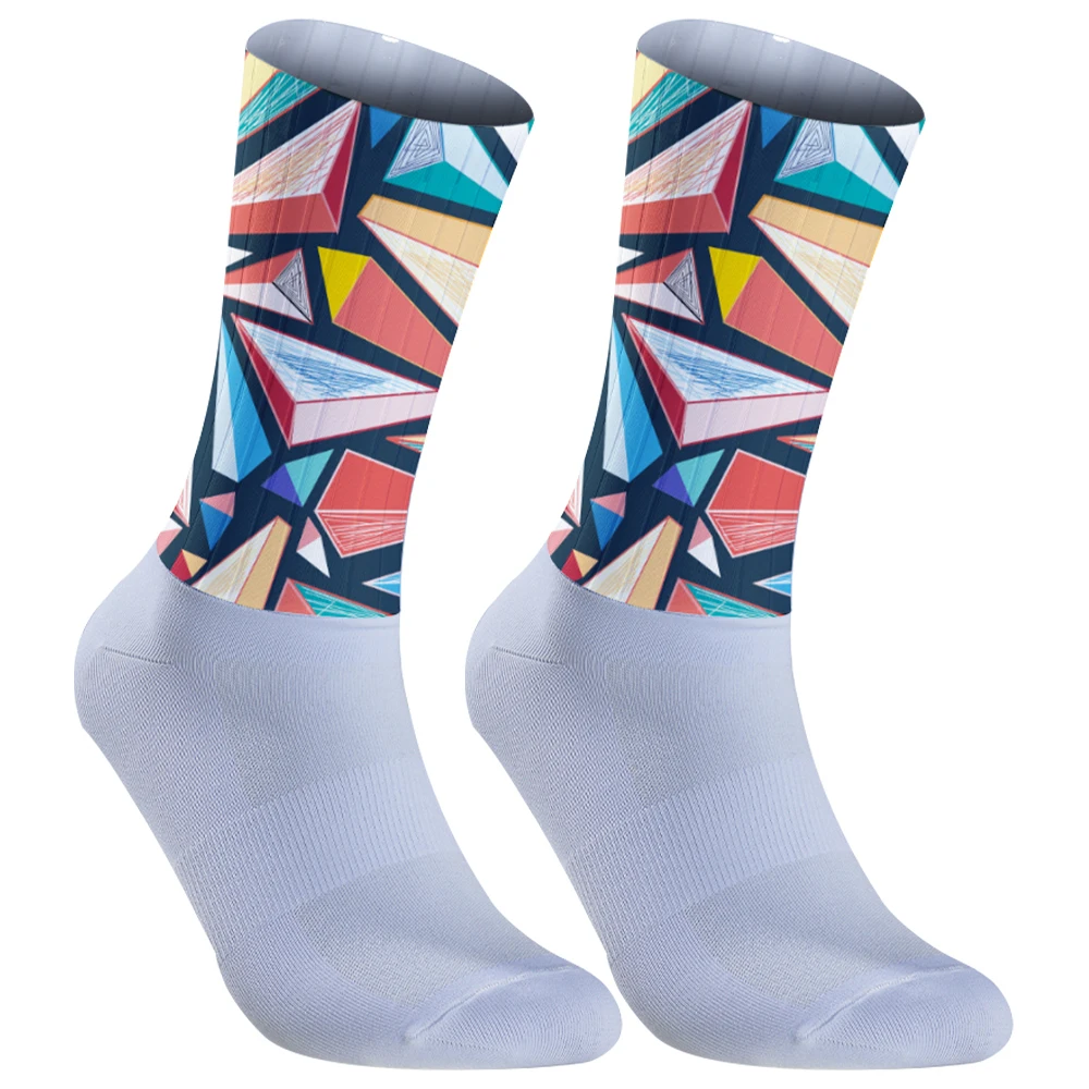 

Новые профессиональные велосипедные носки противоскользящие и износостойкие, обеспечивающие беспокойство езды.