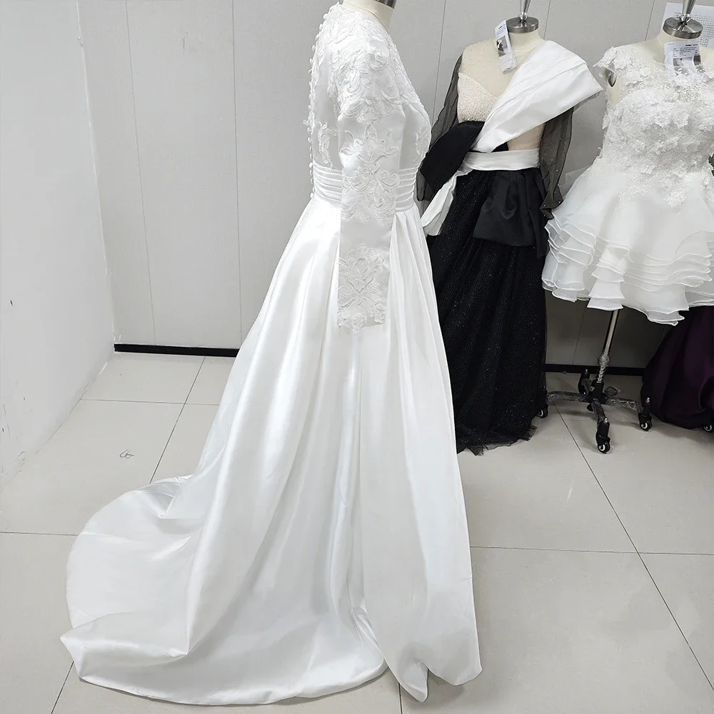 Abito da sposa bianco musulmano di lusso Dubai Elegante scollo a O con applicazioni a maniche lunghe fino al pavimento Abiti da sposa Abito per occasioni formali