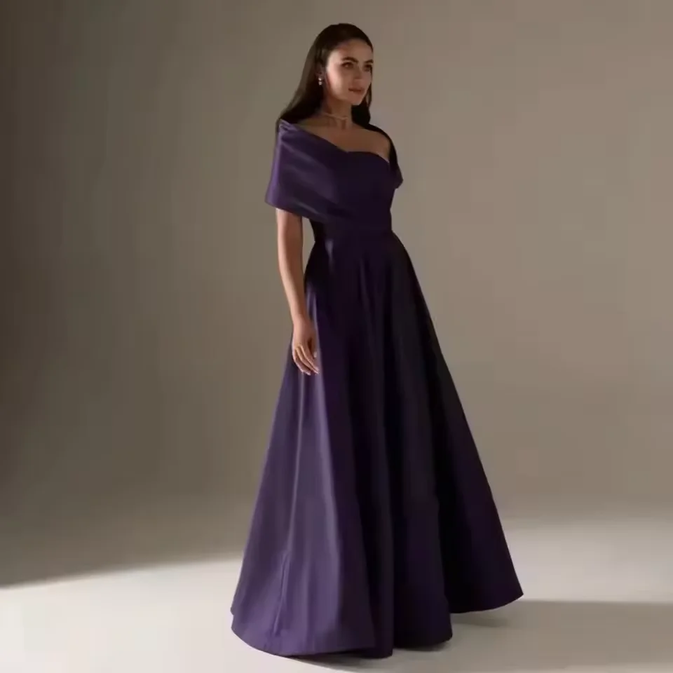 فساتين سهرة رسمية من الساتان الأرجواني مخصصة قبالة الكتف على شكل حرف a مطوي بطول الأرض فستان الحفلات فساتين أم العروس #4