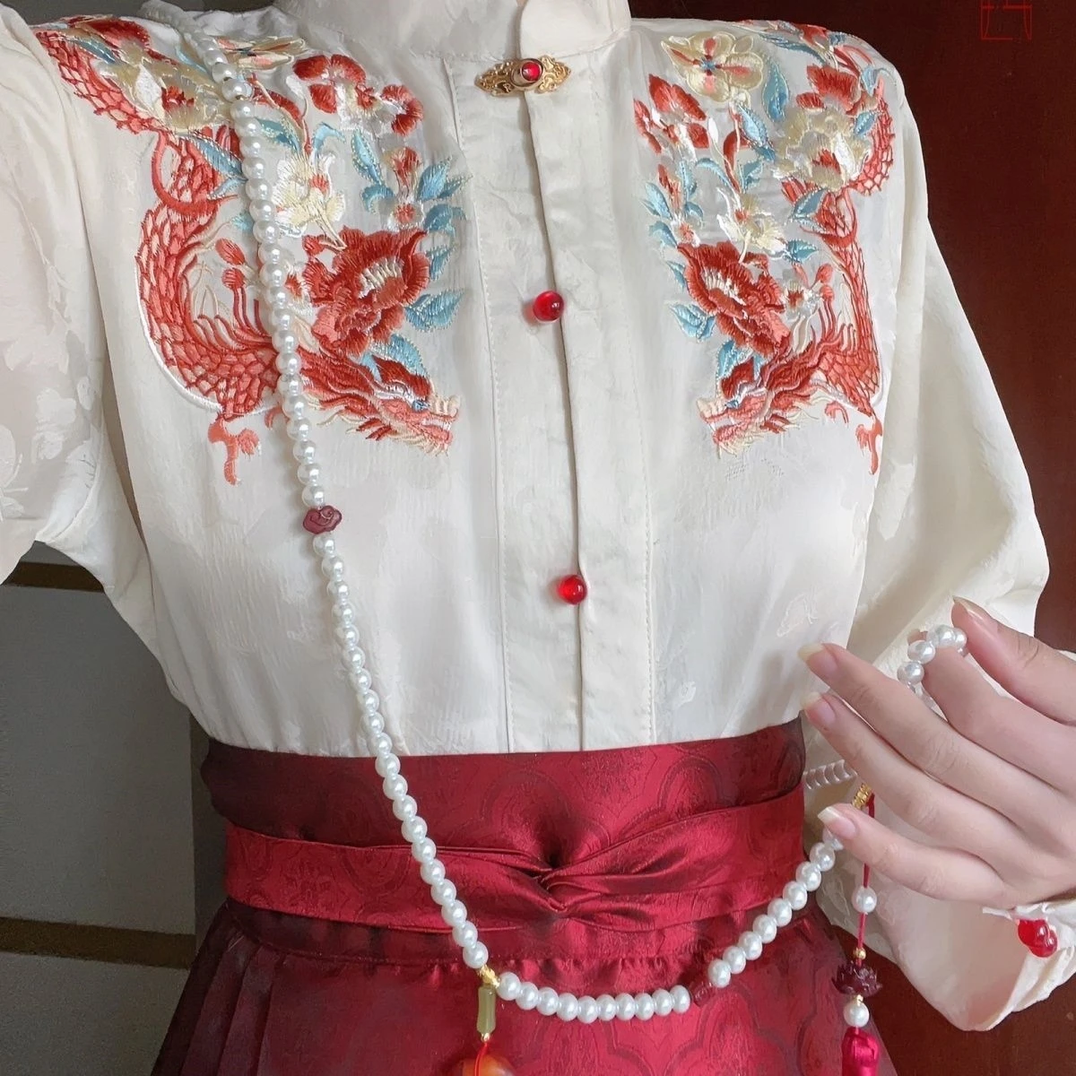 Retro Chinese Style Fashionable Daily Tang Suit Improved v-neck Hanfu Top Exquisite Embroidery Ming Oriental Hanfu Blouse