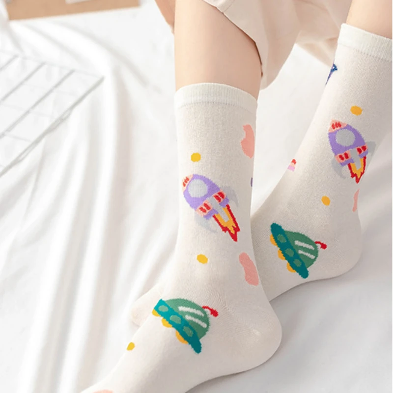 Calcetines divertidos de algodón para mujer, medias de dibujos animados japoneses, astronauta, Harajuku, planeta con personalidad, Otoño e Invierno