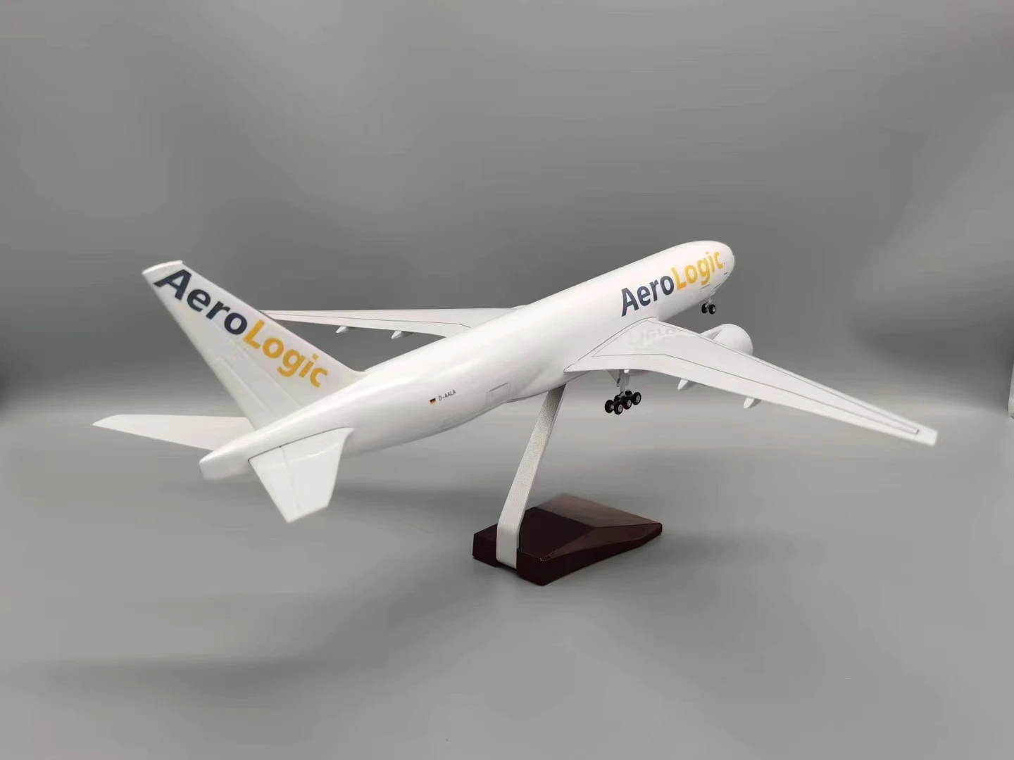 Modello di aereo di grandi dimensioni in scala 1:157 da 47 cm B777-200 Aerei giocattolo da carico aerologico Aereo pressofuso con luci a LED Modello giocattolo educativo