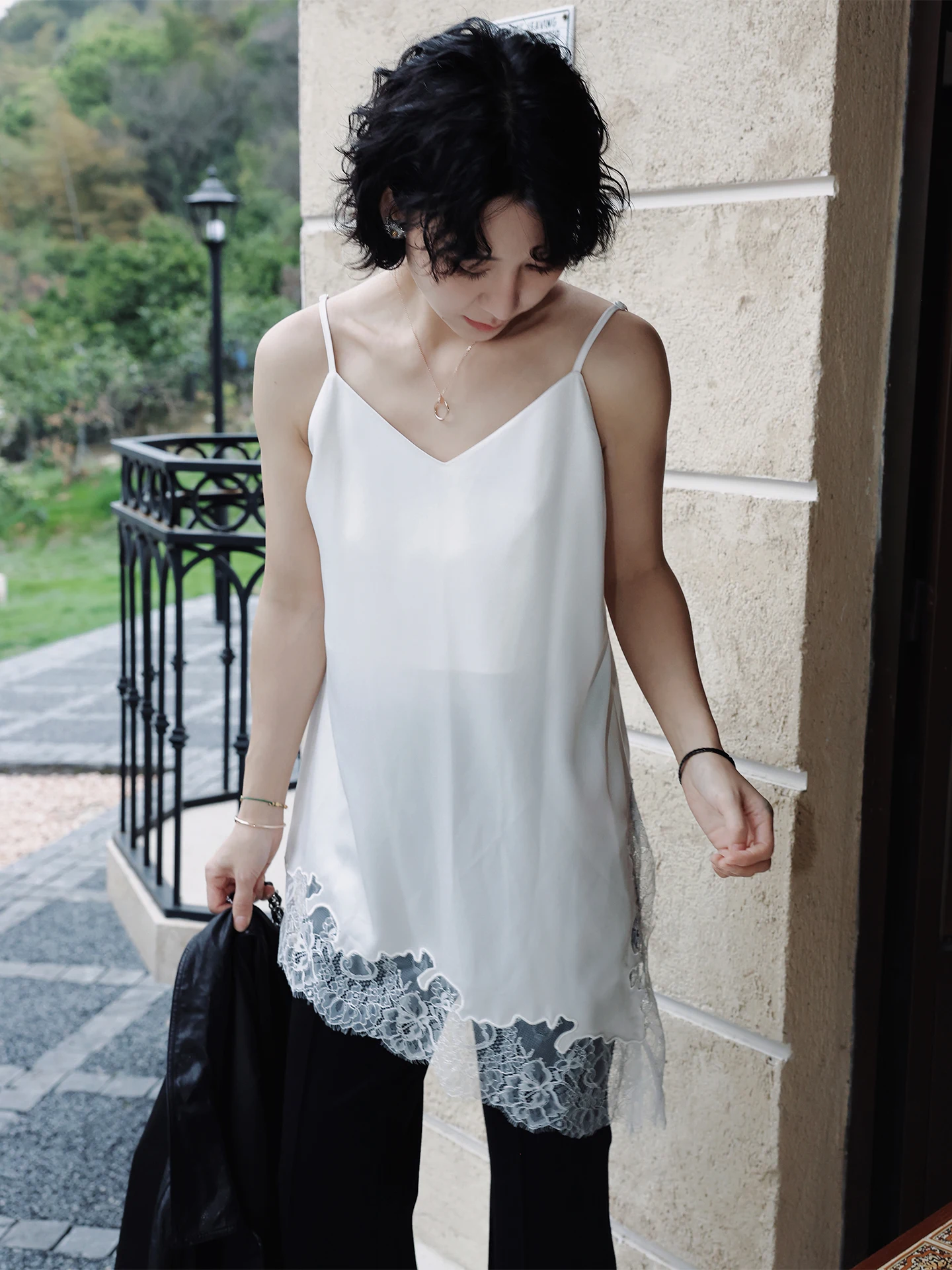 

Платье-комбинация с вышивкой и кружевом Swan Kiss, из ацетатного материала, весна-лето, свободный крой, повседневный стиль, V-образный вырез, без спинки