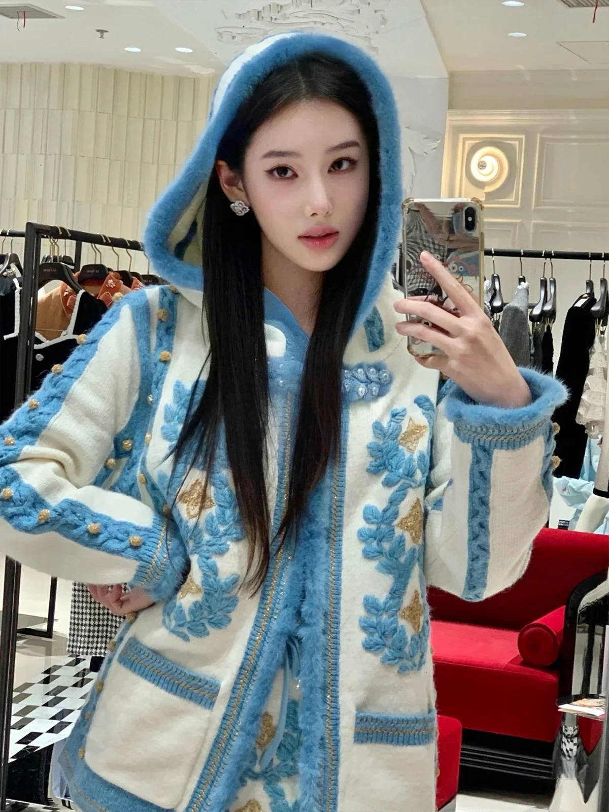 

JONIbyBEB Winter Commute Sle Knitted Set with Gold Tead Embroidery Fur Strips Hat Woolen Sweater Blue White Women's Faion