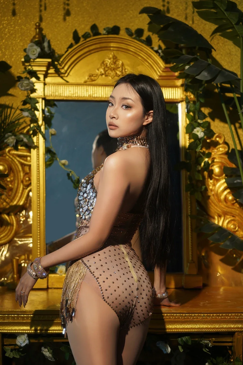 キラキララインストーンレオタードダンス衣装ステージウェアパフォーマンスナイトクラブ衣装セクシーなディープ V ネックスパンコールボディスーツ女性のための