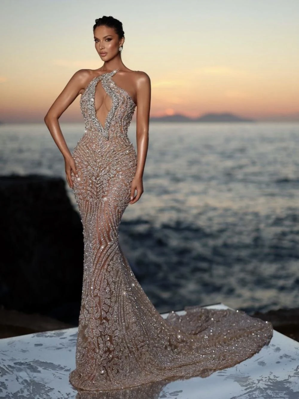 Luxury Open Back Strapless Prom Gown Shiny Sequins Beads Cocktail Dresses Sexy Illusion Evening Dress Customized Robe De Mariée