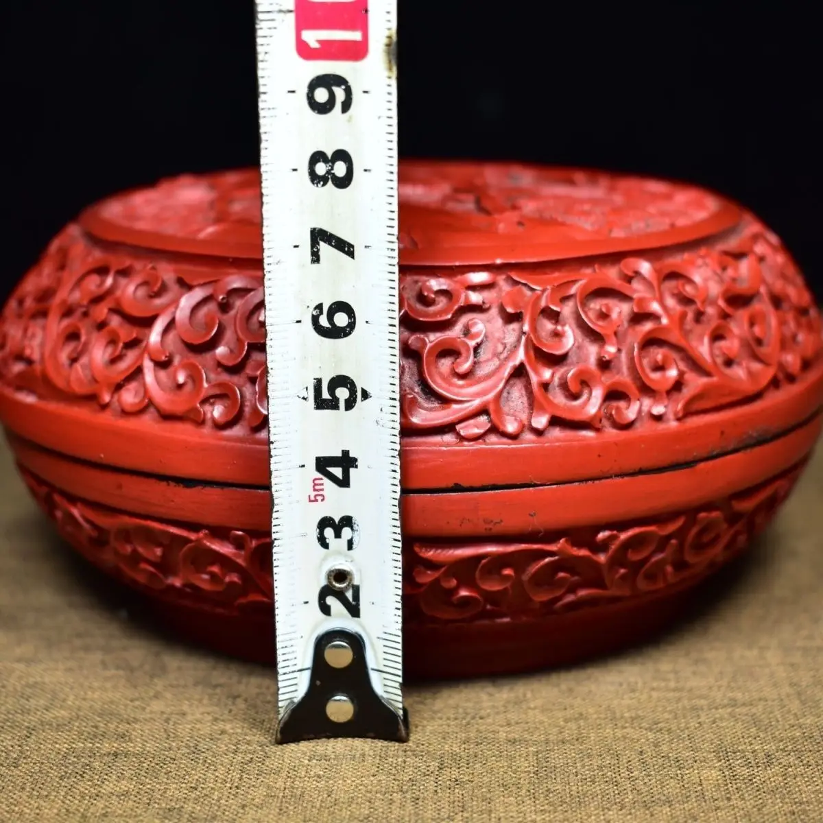 Red carving lacquer unicorn box weighs 368 grams