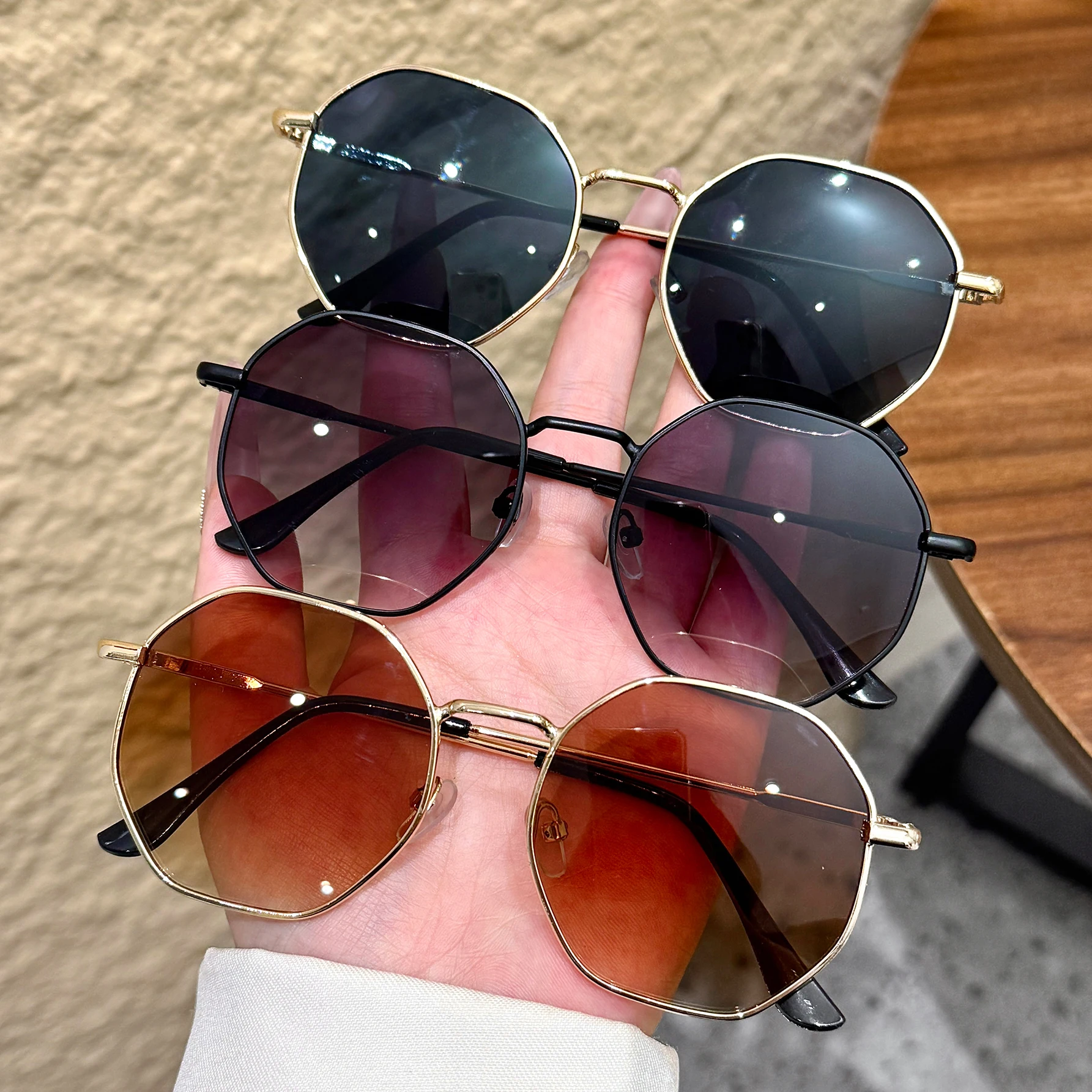 3-teiliges Set Metall-Sonnenbrillen mit geometrischem und rundem Rahmen, modische klassische Sonnenbrillen, Urlaubsdekoration, Foto-Requisiten