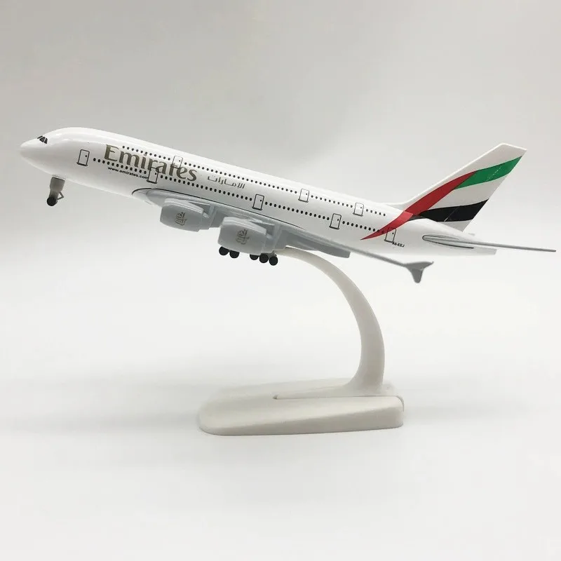 

Модель самолета A380 20 см, модель самолета авиакомпании Emirates, игрушечный самолет, металлическая реплика, материал — сплав, авиационная игрушка, имитационная модель, декоративный элемент