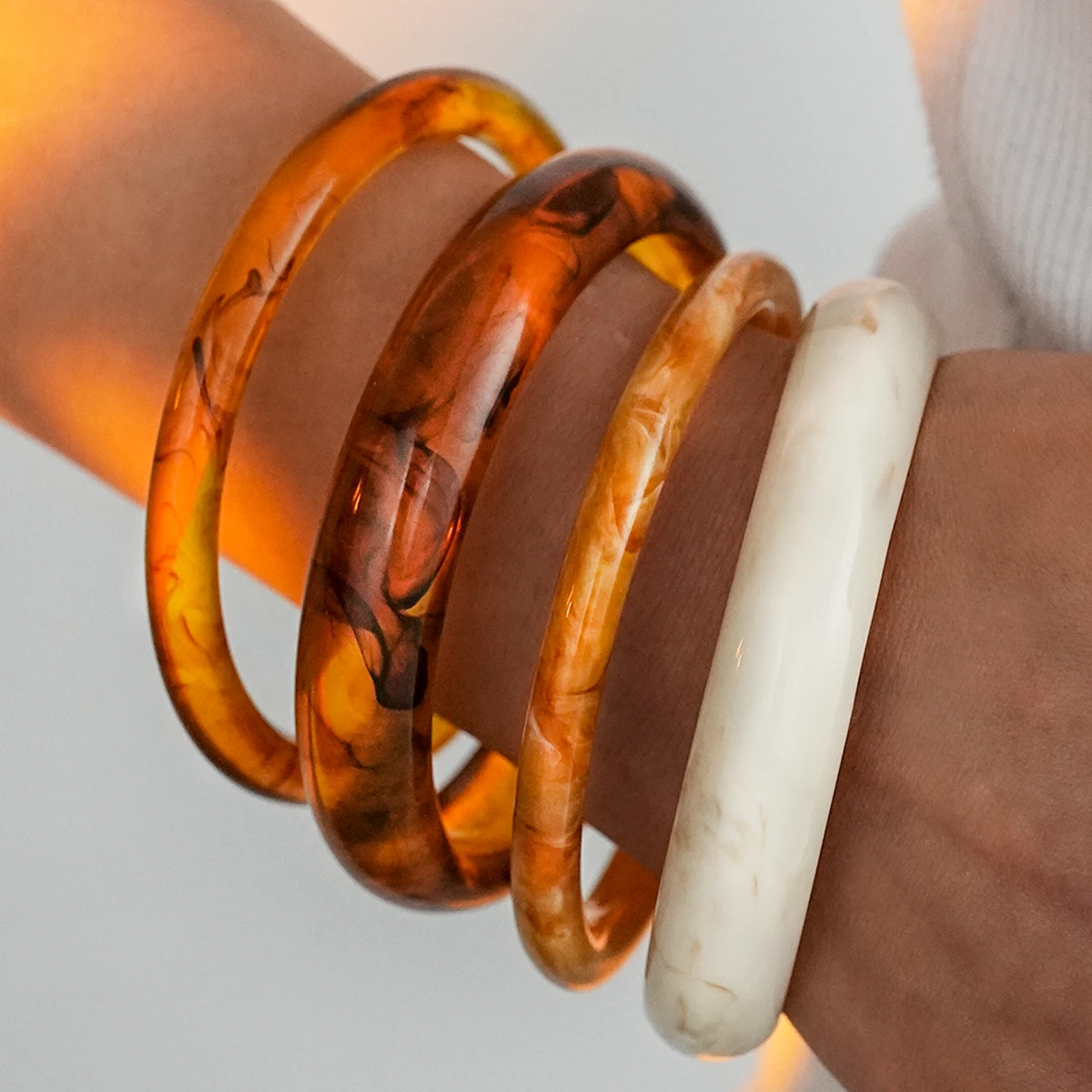 4Pcs Resin Bangle Set For Women Fashion Amber Acrylic Bracelet Trendy Stackable Cuff Wristband Boho Jewelry For Party Daily Wear