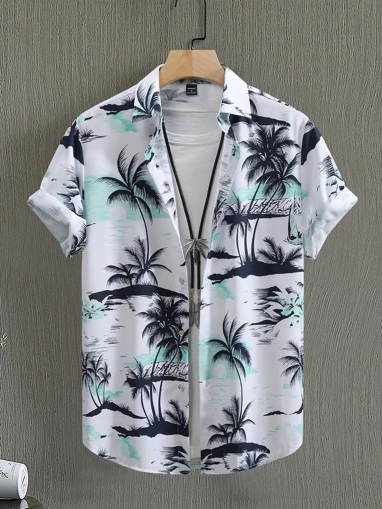 

Men's Casual Short Sleeve Button-Up Shirt with Palm Tree Print for Summer Vacation