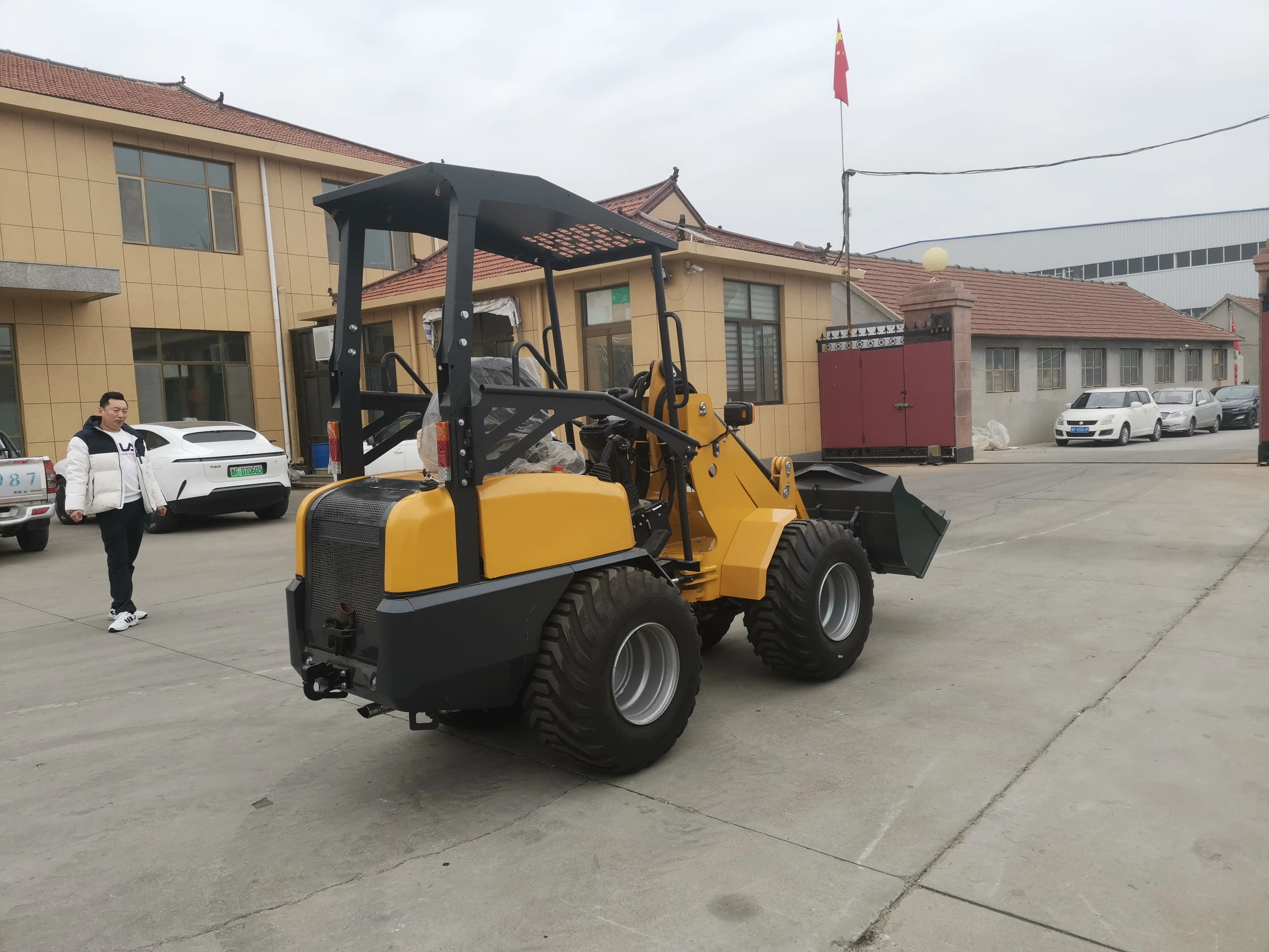 

Микротелескопический колесный погрузчик с рычагом. Различные варианты тонов. Бесплатная транспортировка. Компактный колесный погрузчик для эффективной загрузки.