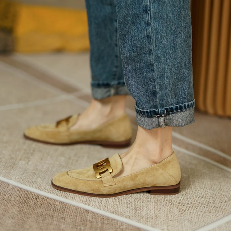 Mocasines de cuero de ante para mujer, zapatos de tacón bajo, punta redonda, tacón grueso, hebilla de Metal, primavera y otoño