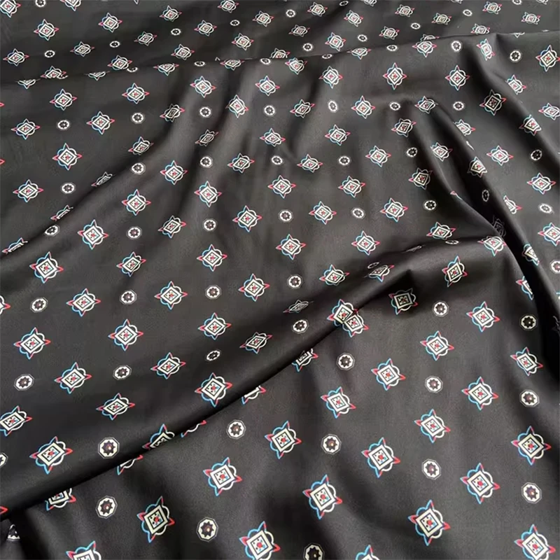 

Шелковая ткань Charmeuse, 19 момме, 90% тутовый шелк, 10% спандекс, черный с геометрическим принтом, ширина 140 см (55 дюймов), 1 метр, XY029