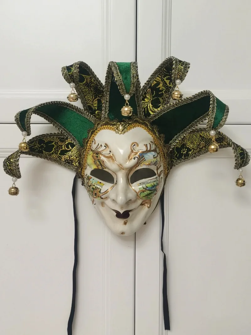 

Маска клоуна-шутника на все лицо с колокольчиками, подходит для карнавалов, маскарадов, фестивалей, косплея и сценических выступлений.