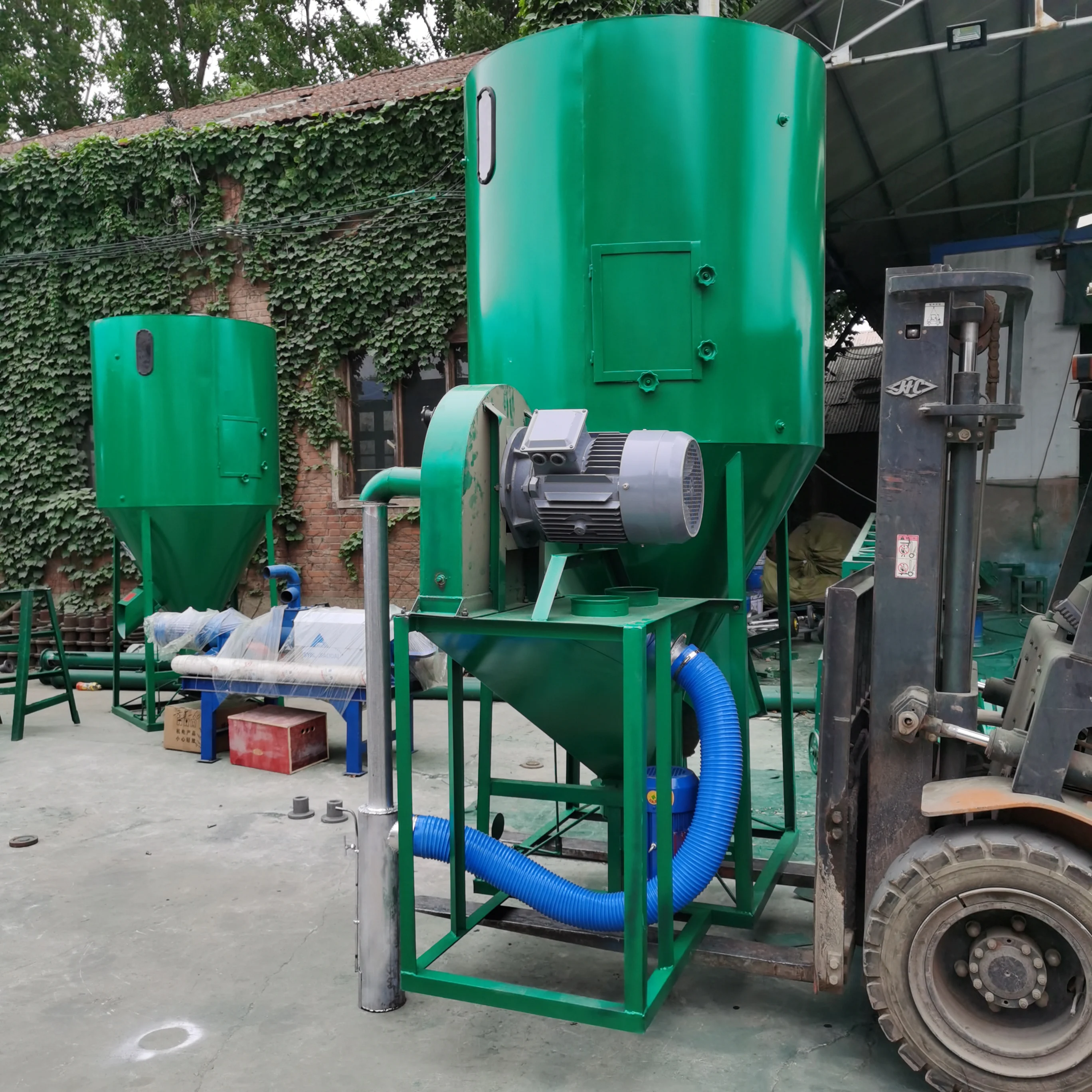 Chicken farm feed crusher 500kg/hour corn mixer mill price  Cow/Chicken/Horse/Cattle Pig