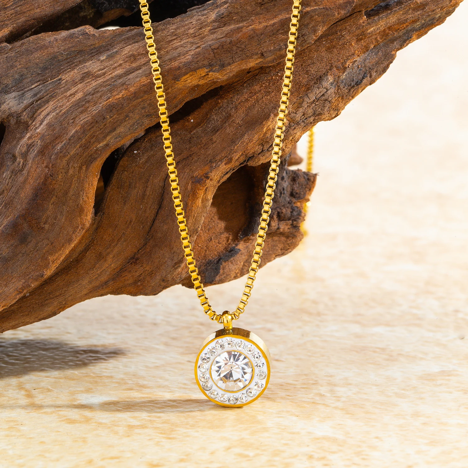 Sparkling CZ Pendant Necklace - Bar Cart Gold recension och pris