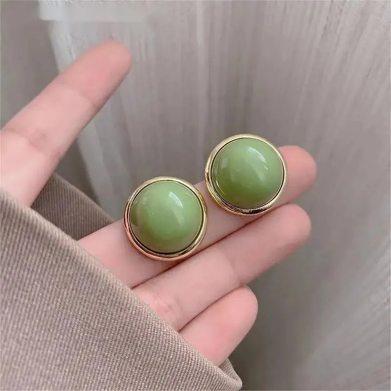 French Retro Milky Green Round Stud Earrings Appears White for Women Party Jewelry Golden Color Elegant Earrings Wholesale
