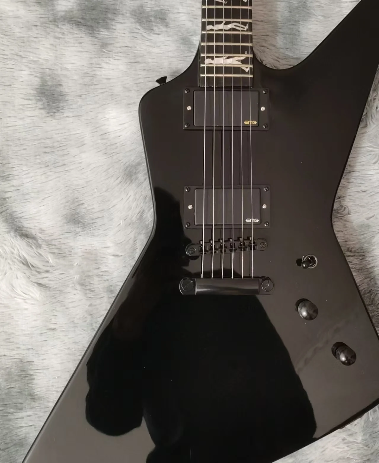 6-string electric guitar, rosewood fingerboard, black paint, black parts, free shipping