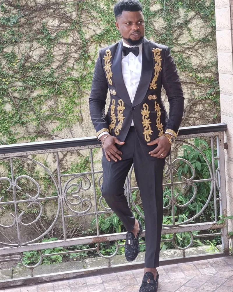 Black Men Suit Set Blazer + Pants 2 Pcs Gold Appliqued Wedding Tuxedo 포멀 오피스 테일러드 메이드 무도회 드레스 비즈니스 자켓 코트