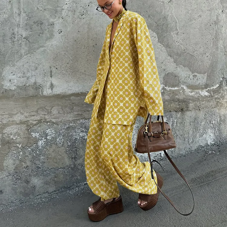 

Осенний модный комплект из 2 предметов: элегантный кардиган с контрастными вставками и прямые брюки с высокой талией для женщин