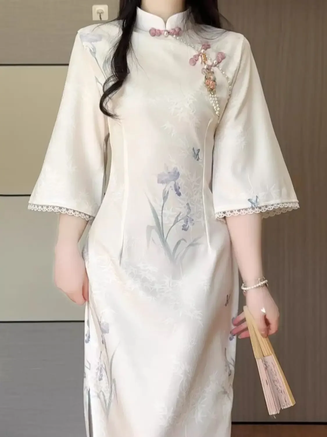 

Весенний новый улучшенный Cheongsam, элегантный Ципао, китайский цветочный принт, длинные повседневные платья с перевернутым большим рукавом для молодых девушек, костюм