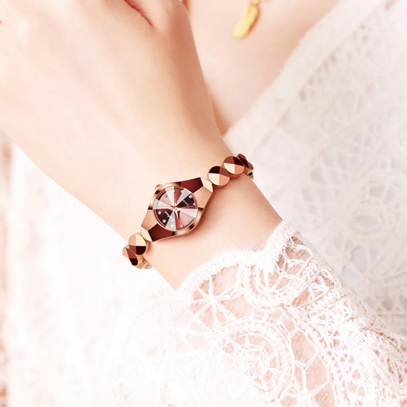 BINBOND ساعات كوارتز عصرية كاجوال للنساء من أفضل العلامات التجارية الفاخرة بحزام من الفولاذ المقاوم للصدأ مقاومة للماء ساعة أنيقة لرجال الأعمال