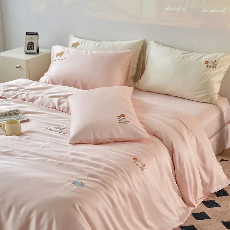 

Luxury 100% Rayon Super Soft Bedding Sets High-Quality Cartoon Embroidery Comforter Set Silky Cooling Touch Fitted Sheet Set