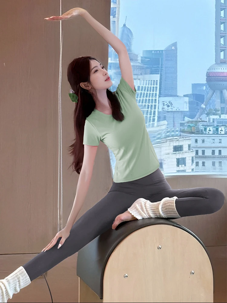 見事なヨガフィットネススポーツ女性用オルトスベピラティスセット、速乾性、通気性、快適なナイロン生地Tシャツ、スリーブトップ