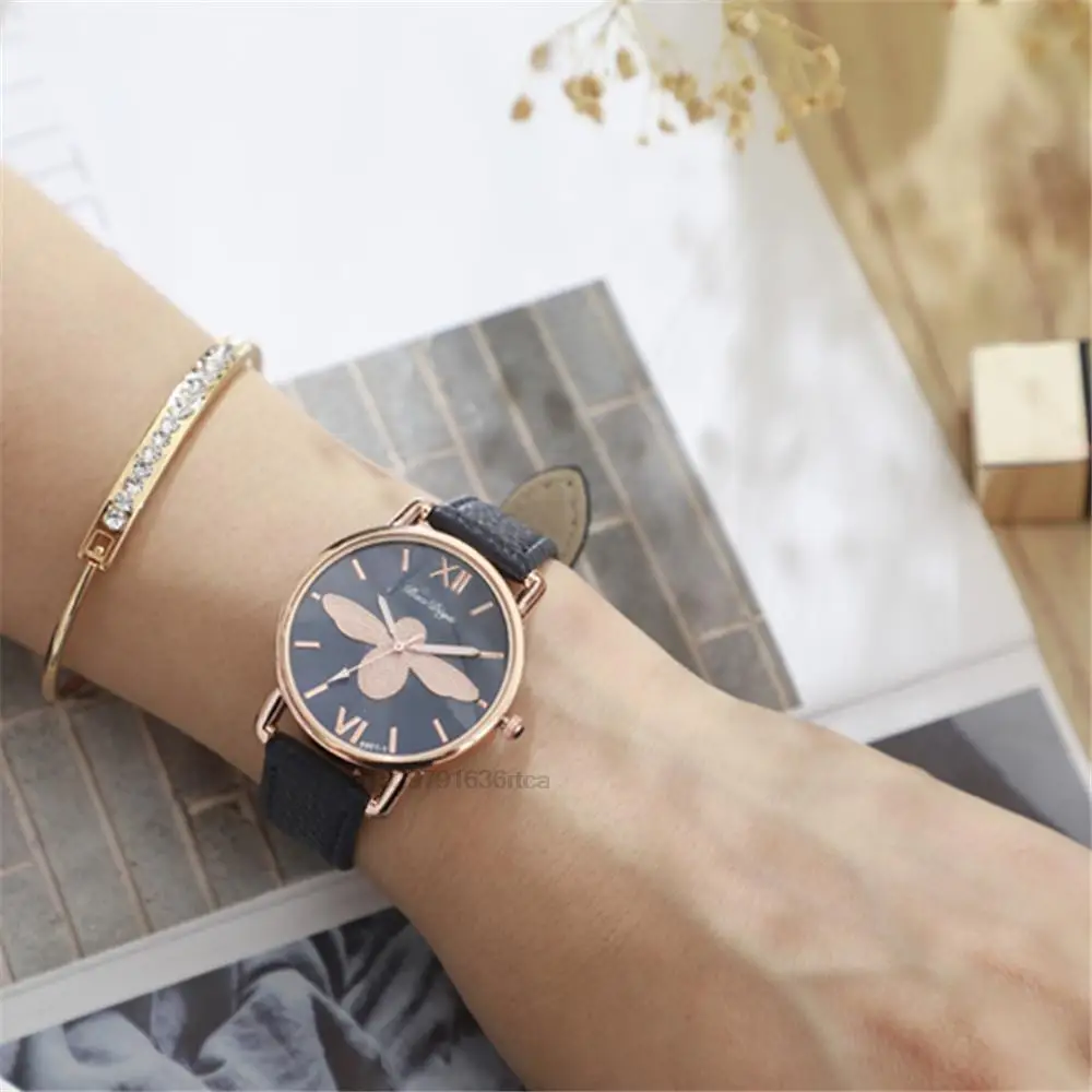 Simple Little Insects Design Women Watches Vintage Green Leather Ladies Luxury Wristwatches Fashion Casual Female Quartz Clock