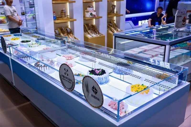 Customized Floor StandingTempered Glass Refrigerated Chocolate Cake Display Case Digital Temperature Control