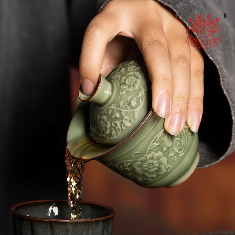 High Quality Celadon Gaiwan Creative Retro Hand Grip Tea Brewing Bowl Two Tureen Ceramic Chinese Set Tea Tasting Cup