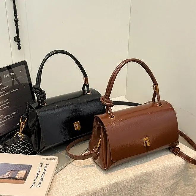 2026 New Retro High-end Crossbody Bag, Korean Style Niche Design, Textured Casual Versatile Shoulder Handbag for Women